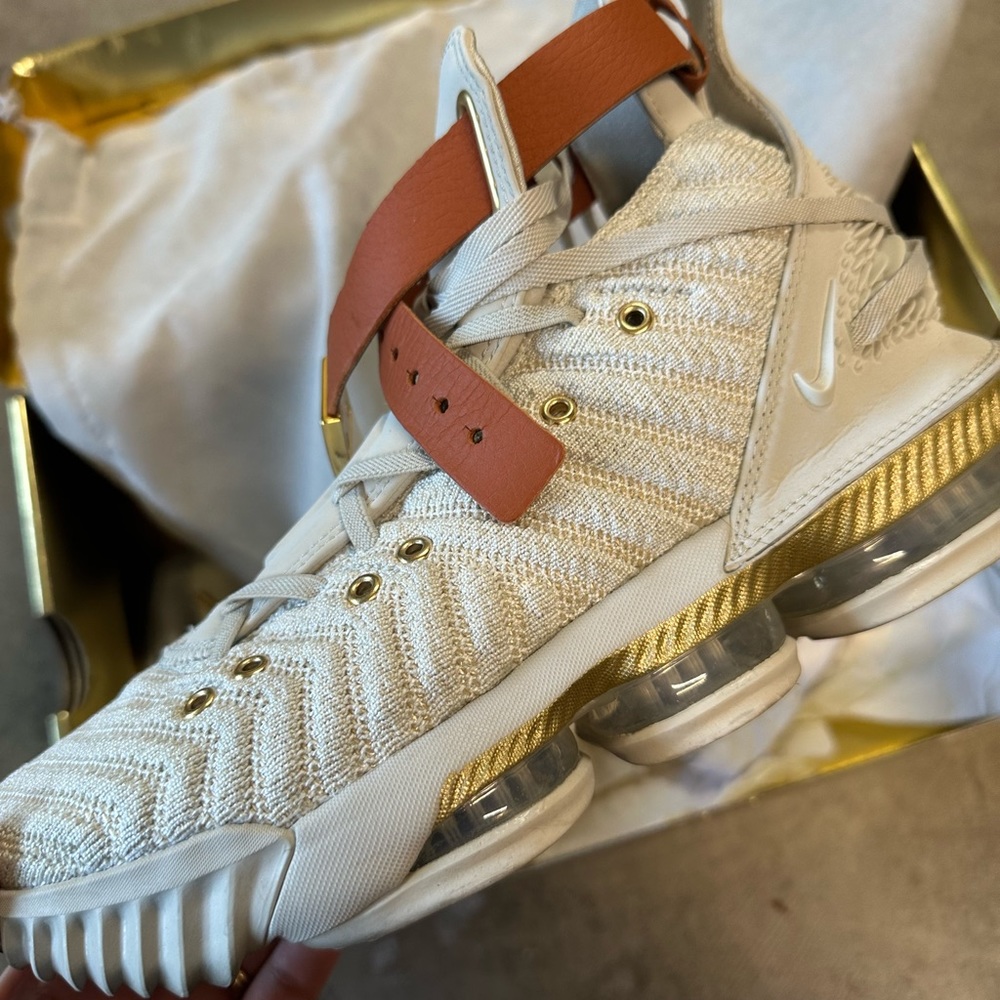 Lebron XVI LMTD / Sail - Light Bone - White Men’s 6 Women's 7.5